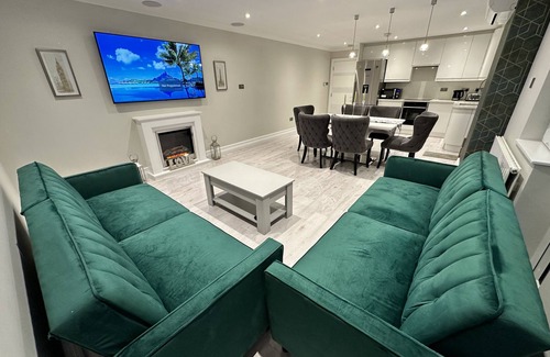 Harrow Apartment | Luxury House