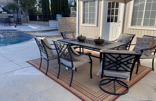 Santa Clarita House | Luxury House in Santa Clarita with Pool and Jacuzzi