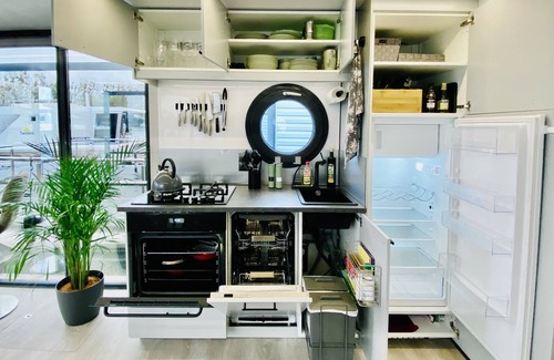 Oberhavel Boat Rental | Luxury houseboat with many extras included