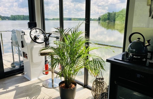 Oberhavel Boat Rental | Luxury houseboat with many extras included
