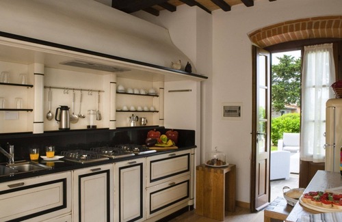 Tavarnelle Val di Pesa Villa | Luxury refined villa with pool