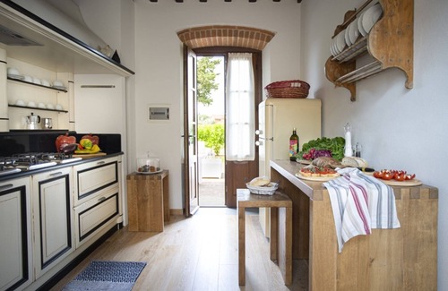 Tavarnelle Val di Pesa Villa | Luxury refined villa with pool