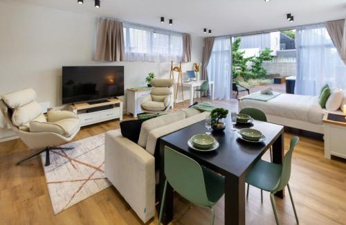 Christchurch City Centre Apartment | Luxury King studio with spa and private carpark