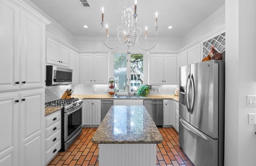 Rivercrest House | ⭐️Luxury Lake Austin: Brunch, Pool, Hot Tub, Waterfront Dock & Pizza Oven⭐️