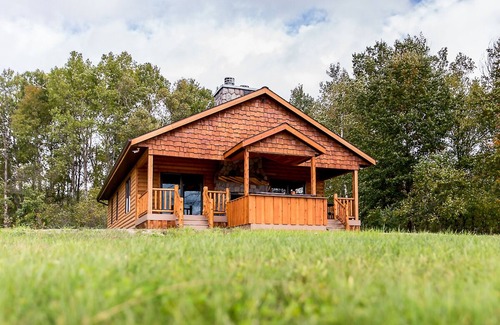 Paris Cottage | Luxury Lake Cottage at Meemo's Farm
