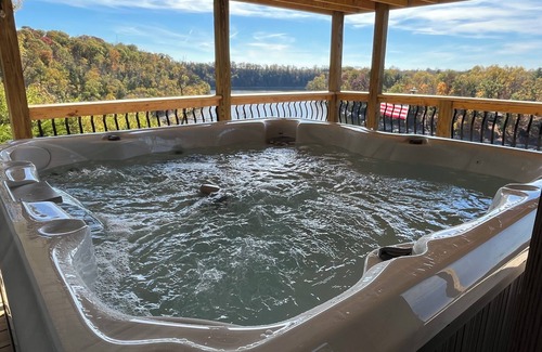 Lancaster House | Luxury lake house with must see view year round