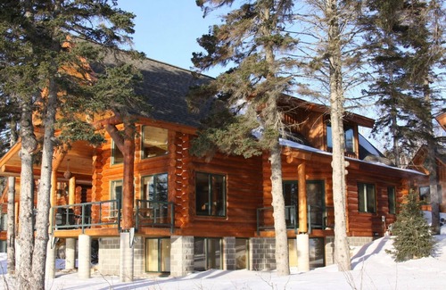Tofte House | Luxury Lake Superior Log Home ~ Fantastic Lake View ~ Excellent Location!