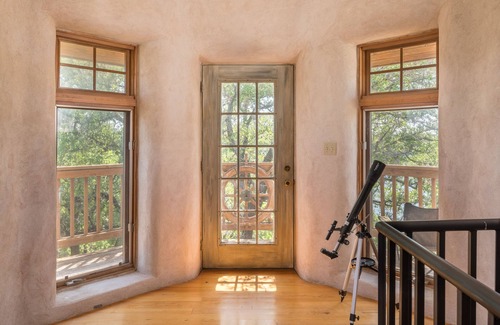 Mouth Of Pedernales House | Luxury Lakefront Escape: Massage, Yoga, Winery, Kayaks, SUPs, Krause Springs!