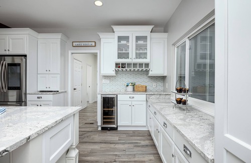 Brooklyn House | Luxury Lakefront Home: Hot Tub l Beach l Sleeps 15