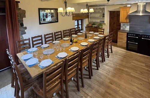 Callington Cottage | Luxury Lakeside Cottages sleeps up to 19 with fishing & hot tubs