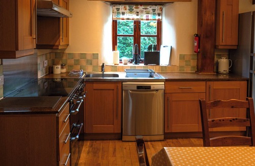 Callington Cottage | Luxury Lakeside Cottages sleeps up to 19 with fishing & hot tubs