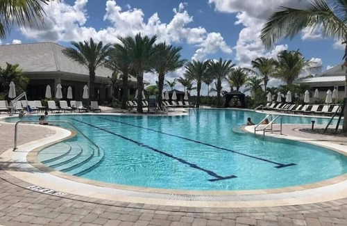 Biggar Condo | Luxury Lakeside Retreat in a Great Location-Unlimited Amenities