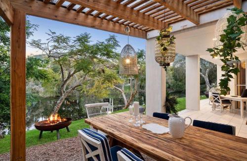 Mount Coolum Villa | Luxury Lakeside Villa
