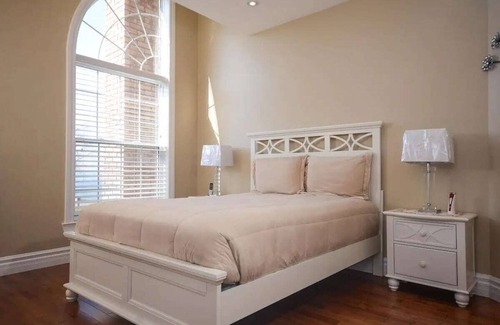 Carrying Place House | Luxury Lakeview Villa: Gateway to Winery Paradise