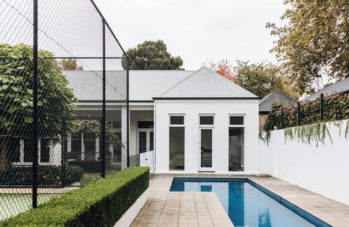 Unley Park House | Luxury large home with Pool Tennis court and Gym 8 mins to CBD & Adelaide Oval