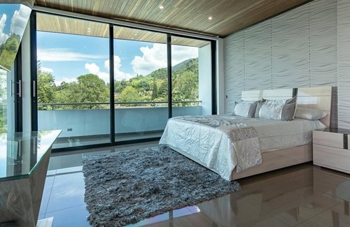 Envigado Villa | Luxury Large pool villa on Envigado