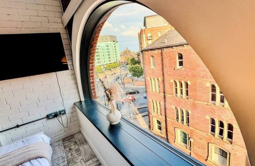 Leeds City Center Apartment | Luxury Leeds Stay Near Canal