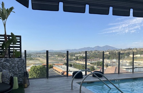 Laguna Hills Apartment | Luxury Living 10 mini from Laguna Beach