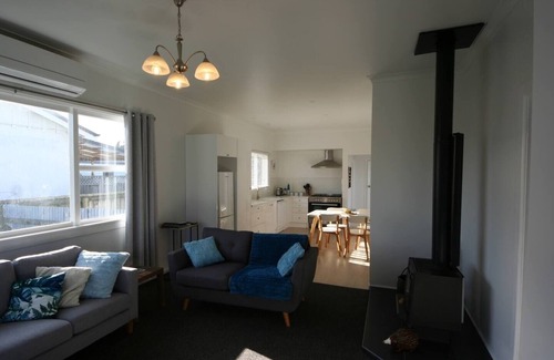 Whanganui Villa | Luxury Living Central College Estate Springvale