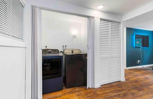 Kingsgate Apartment | Luxury Living - Kirkland Stylish Home - Prime Spot