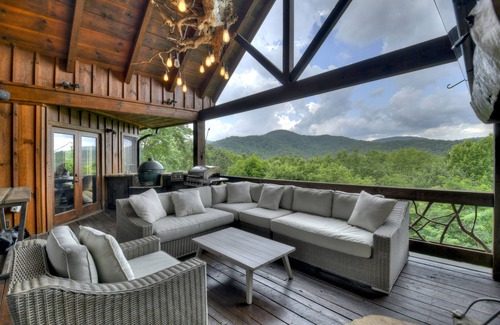 Blue Ridge Cabin | Luxury lodge/cabin in Blue Ridge with long range mountain views