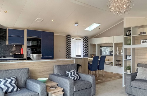 Tan-y-groes Ski Chalet | Luxury lodge with a modern open-plan living space.