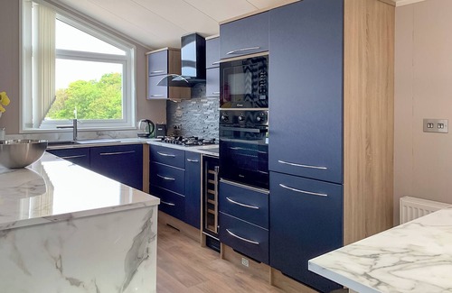 Tan-y-groes Ski Chalet | Luxury lodge with a modern open-plan living space.