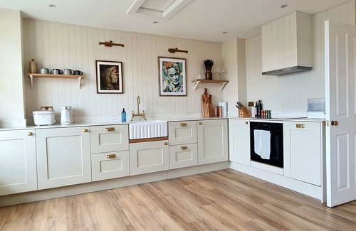 Margate Apartment | Luxury loft apartment in Trinity Square next to Margate Old Town, with sea views