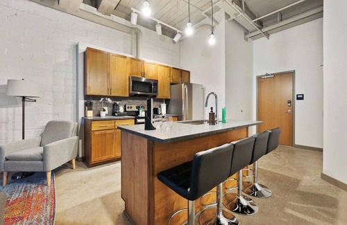 Downtown Cleveland Apartment | Luxury Loft Getaway in Downtown Cleveland