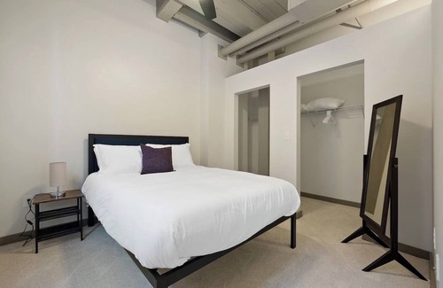 Downtown Cleveland Apartment | Luxury Loft Getaway in Downtown Cleveland