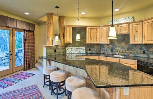 Black Hawk Cabin | Luxury Log Black Hawk Retreat w/ Private Hot Tub!