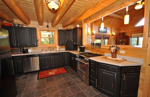Conway Cabin | LUXURY LOG Cabin. BEST Views of Mt. Washington & Chocorua. Close To Everything!