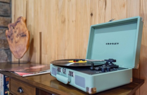 Linville Falls Cabin | Luxury Log Cabin: Scenic Views Near Linville Falls