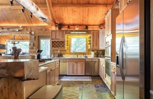 Evergreen Estates Cabin | Luxury Log Cabin ~ with game room minutes away from Snow Summit Slopes