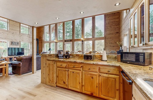 San Juan River Village Cabin | Luxury log cabin with wraparound deck and gorgeous views/Dog-Friendly