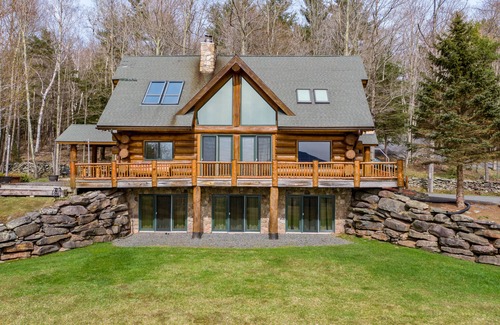 Windham House | Luxury Log Cabin-Windham Mountain. Amazing sunsets, large lawn, deck, fireplace