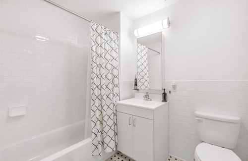 Harlem Apartment | Luxury Manhattan abode with balcony and rooftop, close to all.