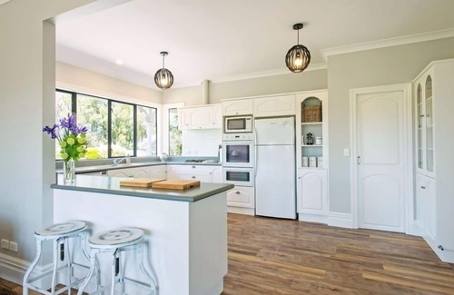 Martinborough House | Luxury Martinborough Retreat for up to 12 people – Pool, Spa & Games Room