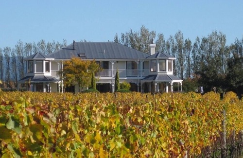 Martinborough House | Luxury Martinborough Retreat for up to 12 people – Pool, Spa & Games Room