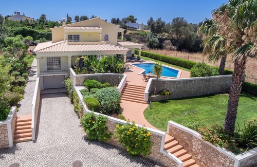 Montes de Alvor Villa | Luxury mediterranean villa with heated pool and gym