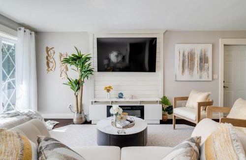 Parkdale Villa | Luxury Midterm Rental for Families, Medical and Corporate Professionals Cincy