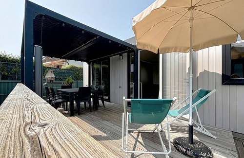 Jullouville-les-Pins House | Luxury Mobile-Home: 4 Guests, 2 Bedrooms, 200m from Beach, with Pool & Fitness Facilities