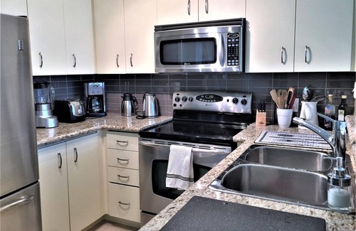 Coal Harbour Condo | Luxury, Modern, Immaculate Prime Downtown Waterfront with Gorgeous View