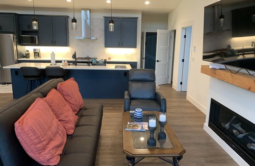 Rexford Villa | Luxury modern villa near Marina on Lake Koocanusa