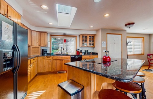 Gold Bar House | Luxury mountain cabin with river access & private hot tub - dog-friendly