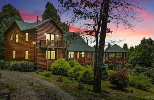 Old Fort House | Luxury Mountain Home with View!