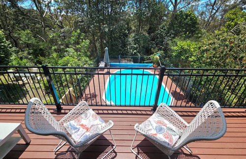 Sydney House | Luxury Mountain Retreat, 6 Bedroom, 3 Bathroom with Gym and Heated Swimming Pool