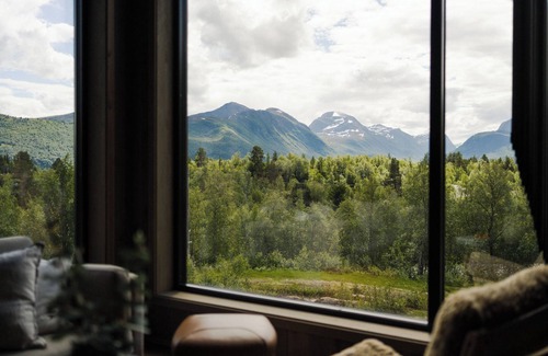 Møre og Romsdal Apartment | Luxury Nordic Suite with Private Sauna and Panoramic Mountain Views