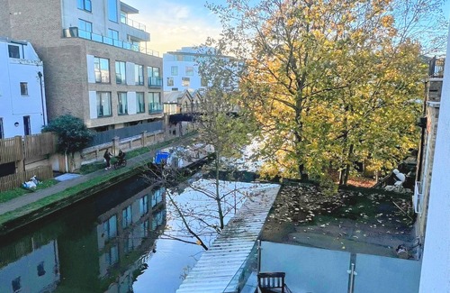 North Kensington Condo | Luxury Notting Hill on Canal at City of Westminster beside portobello market