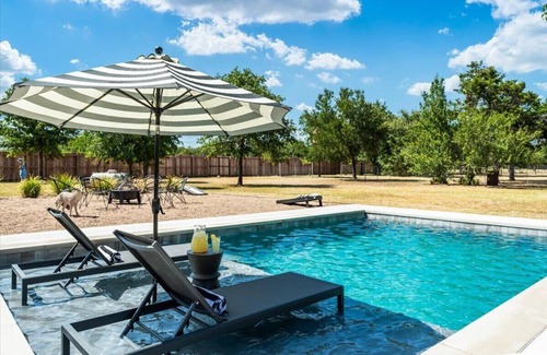 Manor House | Luxury Oasis: Pool, Hot Tub, Games + Guesthouse